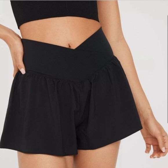 Aerie Offline Crossover Flowy Shorts Black - Picture 1 of 11